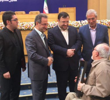 در اولین همایش ملی نشان مسئولیت اجتماعی ایران صورت گرفت: اهدای «تندیس برنزین مسئولیت اجتماعی ایران» به تنها کارآفرین معلولان در کشور