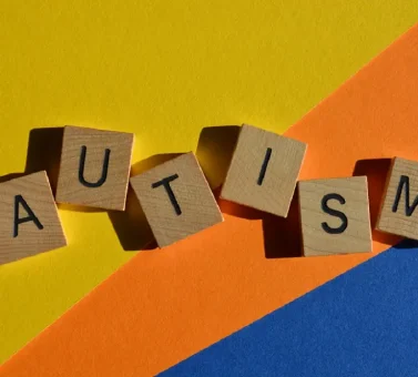 بیماری اوتیسم چیست و چگونه درمان می شود؟