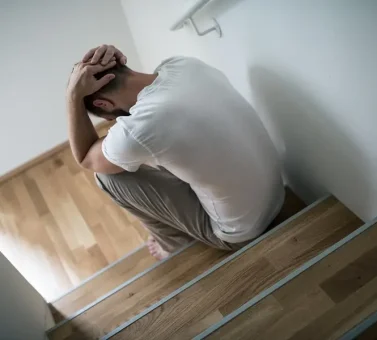 خودکشی را جدی بگیرید : راه‌های پیشگیری و کمک به افراد در معرض خطر