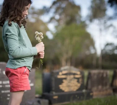 چگونه به کودکان درباره مرگ توضیح دهیم؟